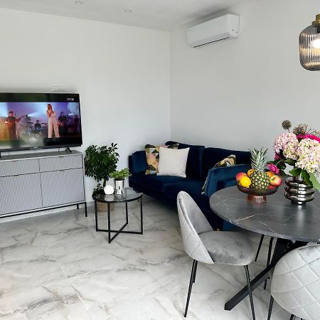 Olive View Apartment Брела Екстериор снимка