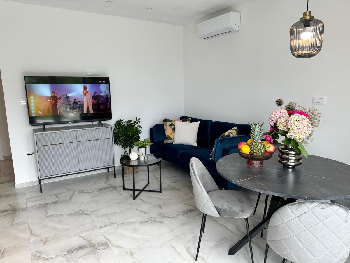 Olive View Apartment Брела Екстериор снимка