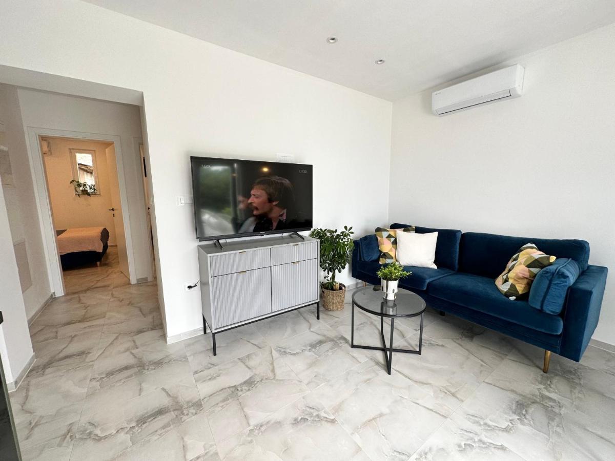 Olive View Apartment Брела Екстериор снимка