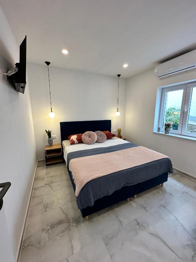 Olive View Apartment Брела Екстериор снимка