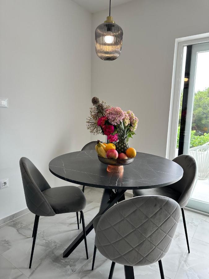 Olive View Apartment Брела Екстериор снимка